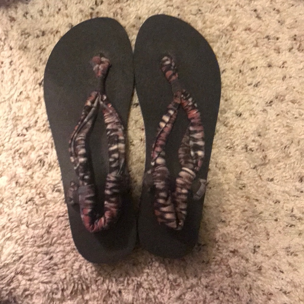 NWOT Sanuk sandals